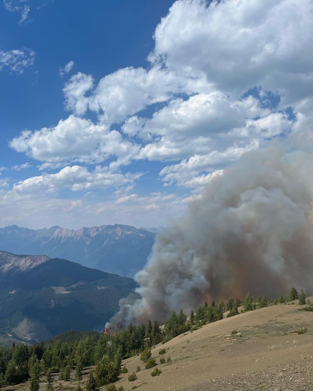 As the Horsethief Creek wildfire grew, Sage Randle and her group were rescued by helicopter.