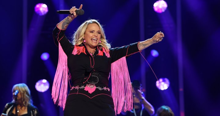 Miranda Lambert called out for scolding selfie-taking fans during show