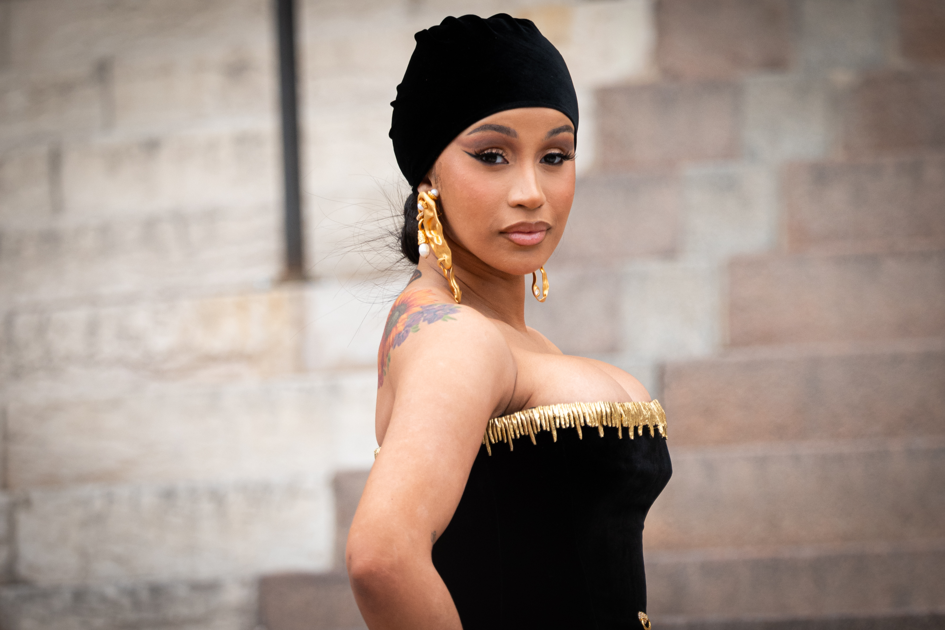 Cardi B Hurls Microphone At Fan Who Threw Drink At Her During Show ...