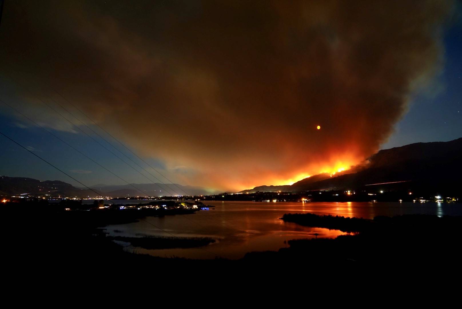 The Eagle Bluff wildfire near Osoyoos, B.C., captured by Global News viewers - Vimarsana News