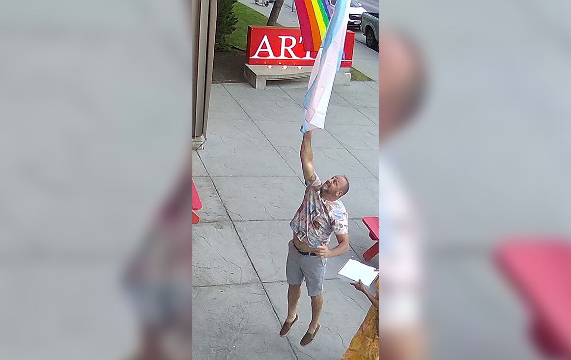Kelowna RCMP seeking identity of man who ripped down trans flag – Okanagan | 24CA News