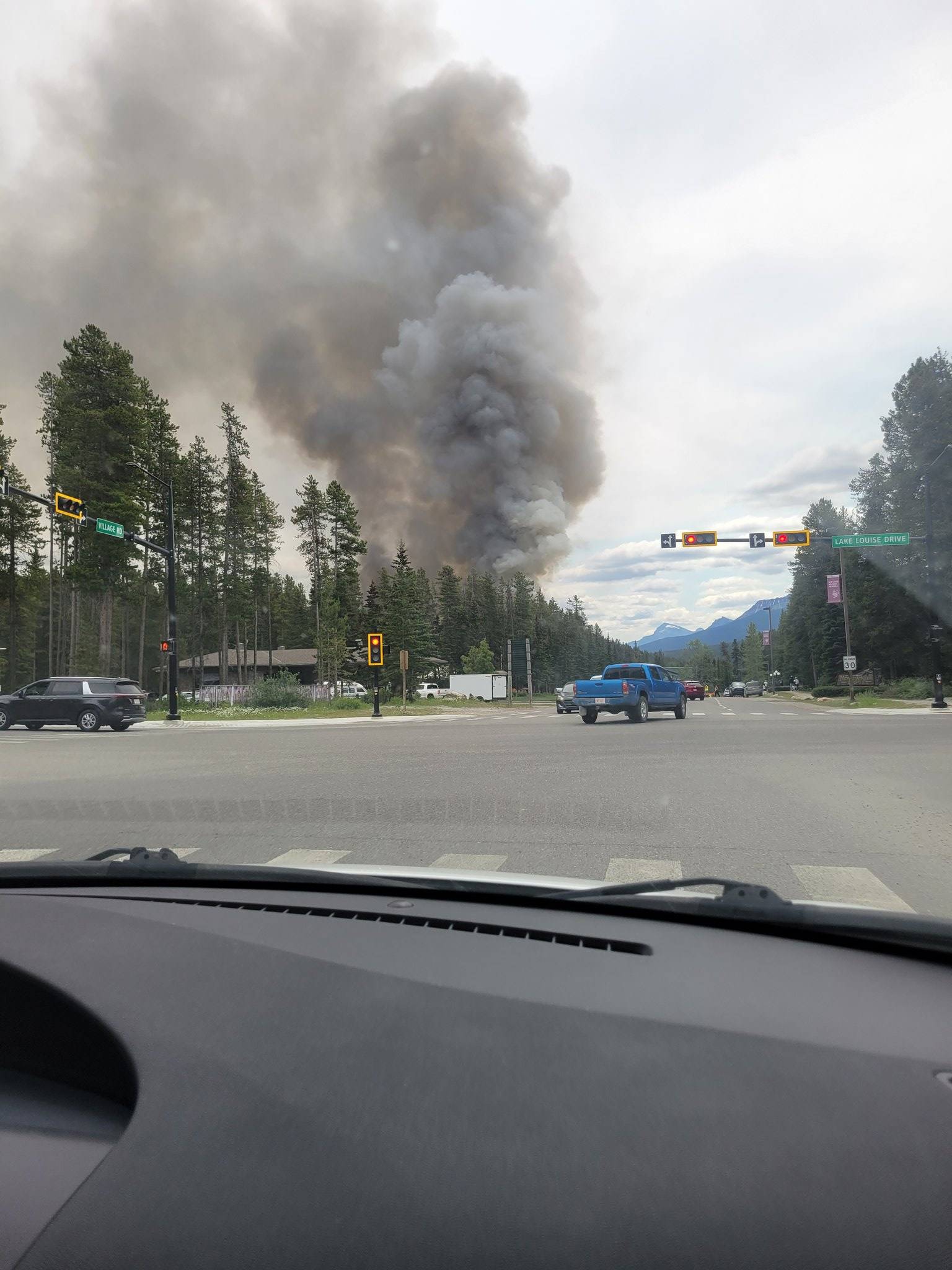 Hundreds displaced by fire at Lake Louise housing complex - Vimarsana News