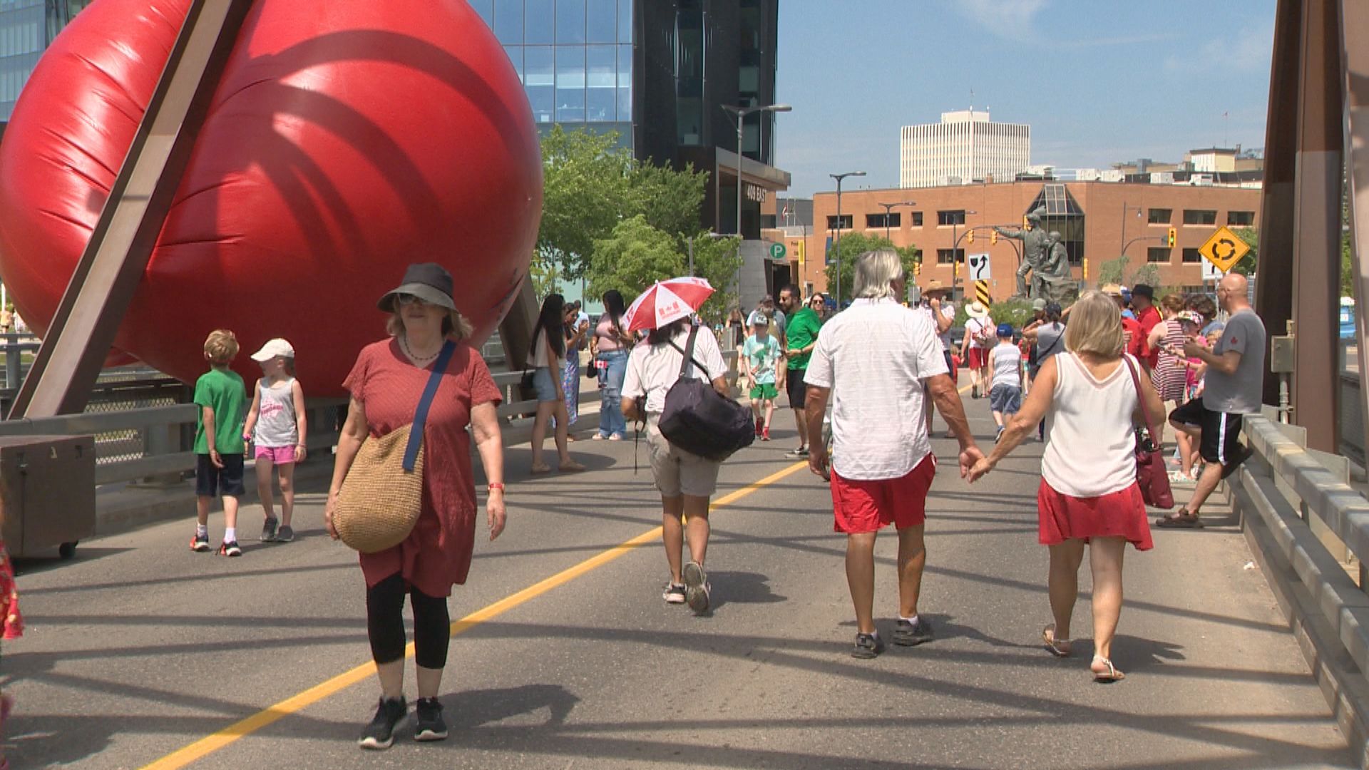 Saskatonians gather for Canada Day festivities by the riverbank – Saskatoon | 24CA News
