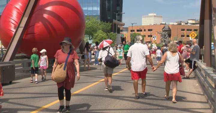 Saskatonians gather for Canada Day festivities by the riverbank – Saskatoon | Globalnews.ca