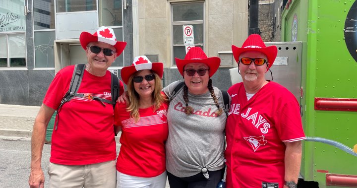 Hundreds in downtown London, Ont. to celebrate Canada Day