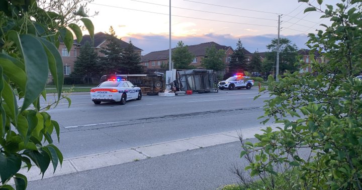 4 men taken to hospital after vehicle flips over in Brampton – Toronto | Globalnews.ca