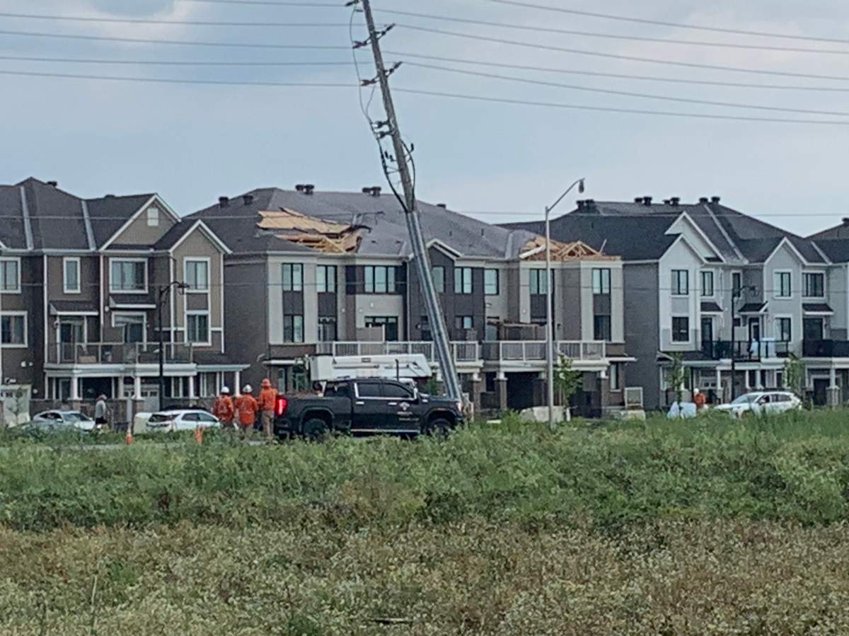 Roofs damaged in during Ottawa tornado. (David Baxter/Global News)