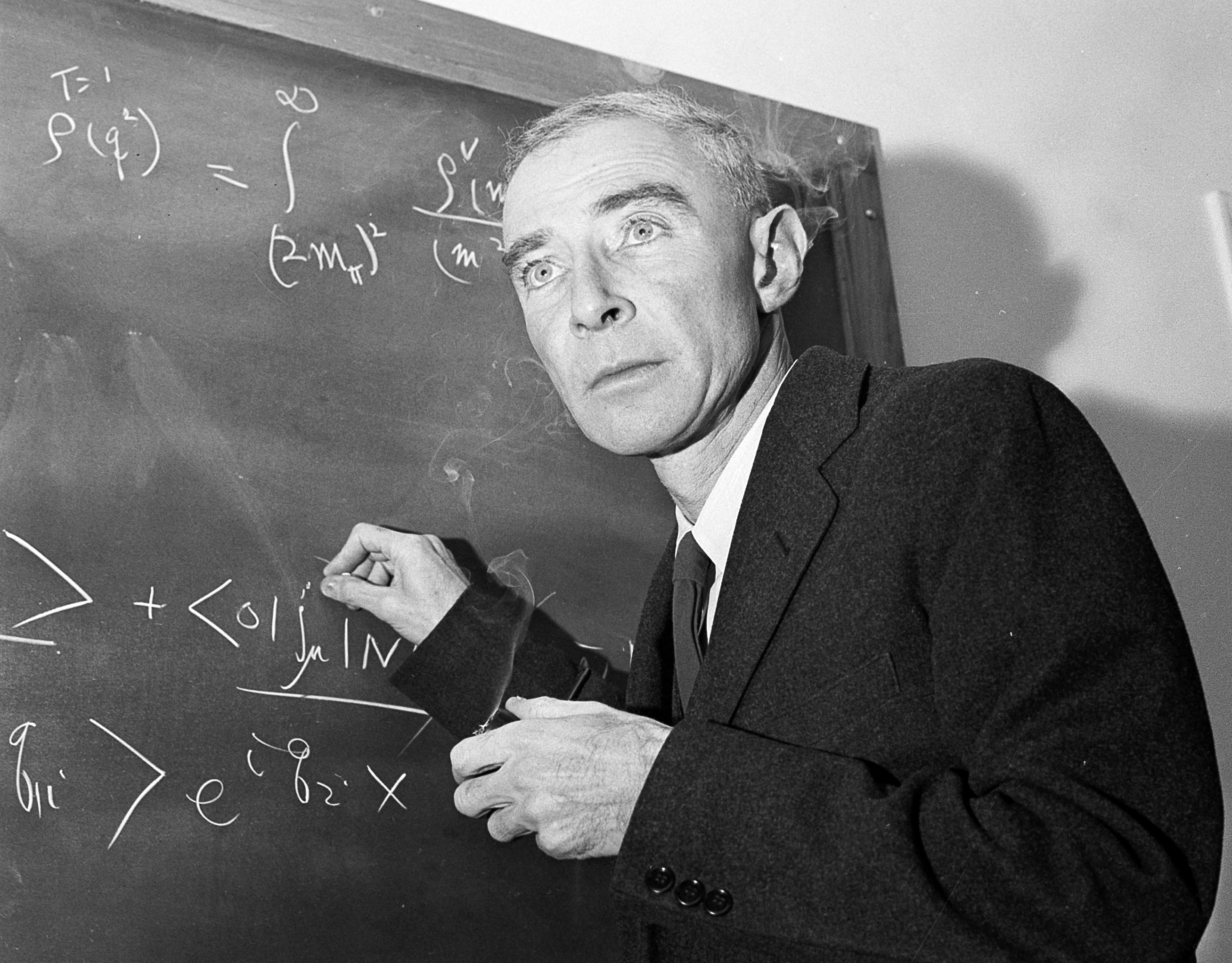 Who was Robert Oppenheimer? A look at the atomic bomb's 'father' as film  hits theatres - National | Globalnews.ca