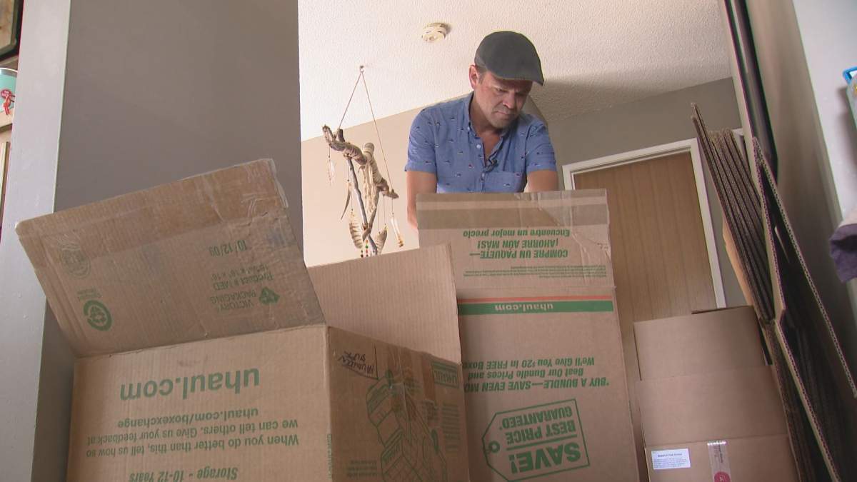 Calgarian Darren Fielder packs up to move into new home
