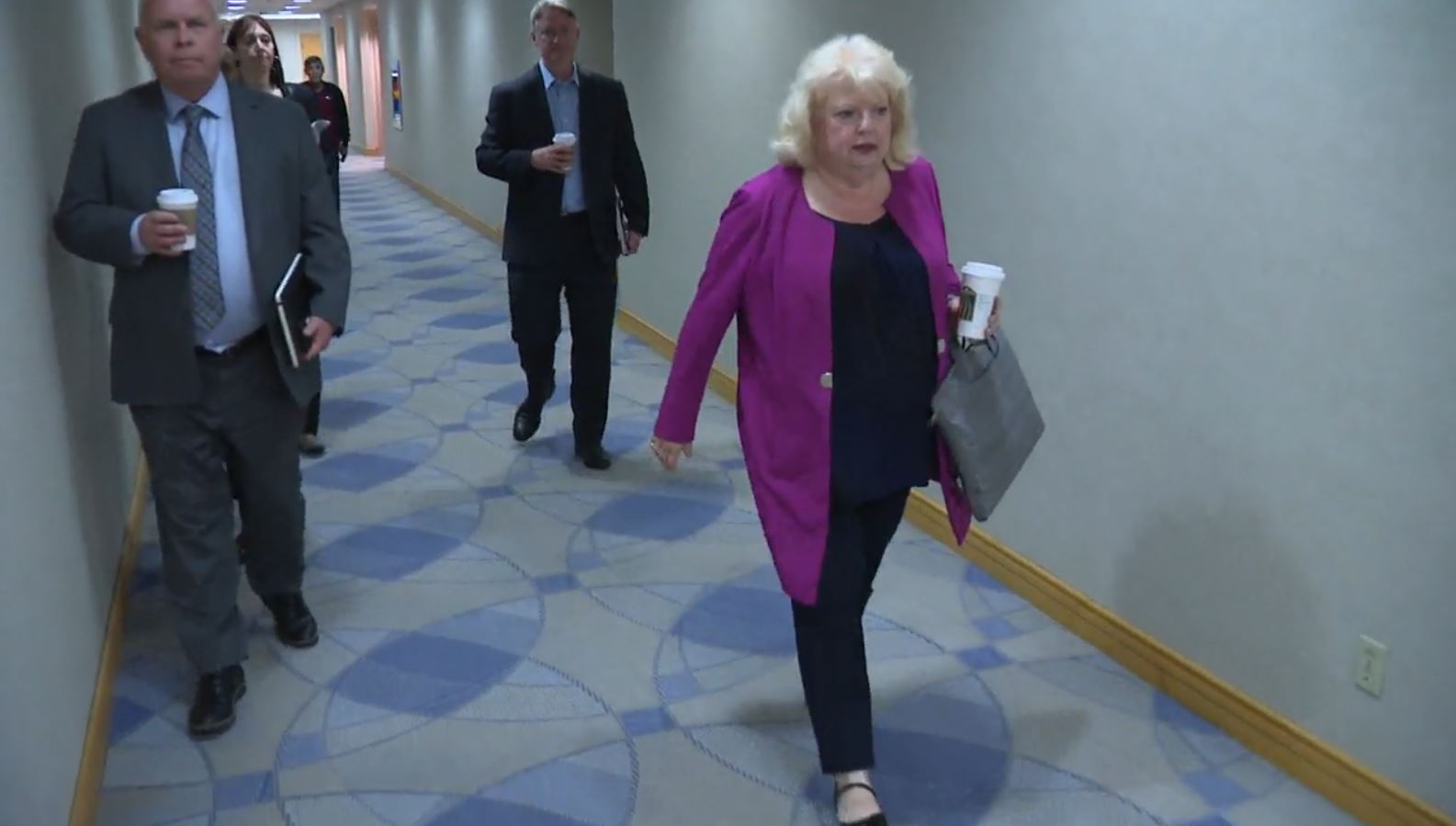 Град Съри Британска Колумбия изглежда излага следващите си стъпки в