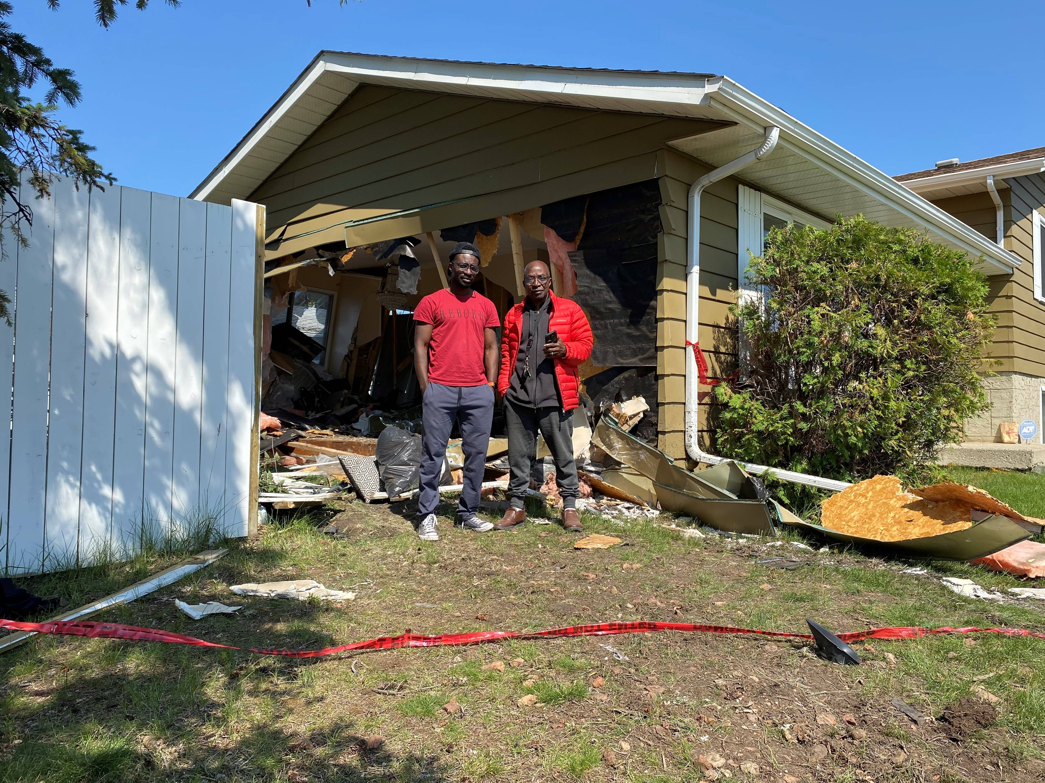 Cars smash into houses in 2 separate hit and runs: Edmonton police - Vimarsana News