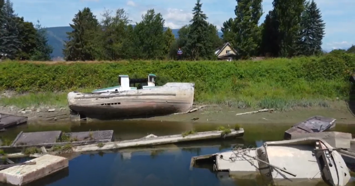„Опасности за околната среда“: Pitt Meadows, Transport Canada предприема мерки срещу изоставените лодки