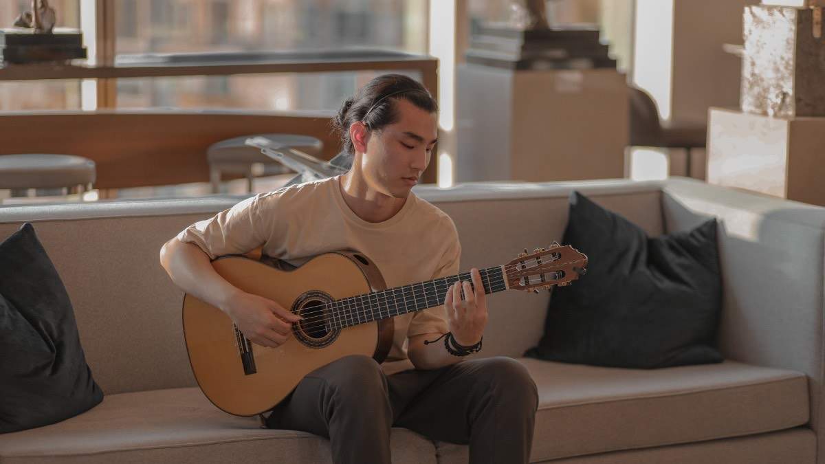 Victoria Guitar Society presents Robert Wang - image