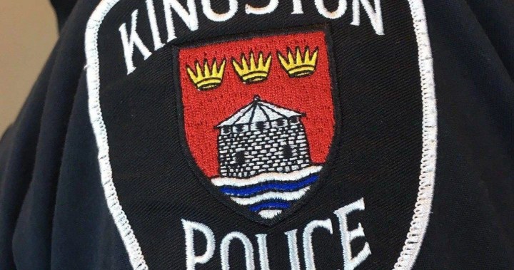 Кингстън, Онтарио, полицията търси информация за удар и бягство в светофар