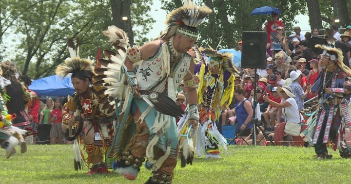 Kahnawake Pow Wow celebrates Indigenous culture in sweltering heat – Montreal | Globalnews.ca