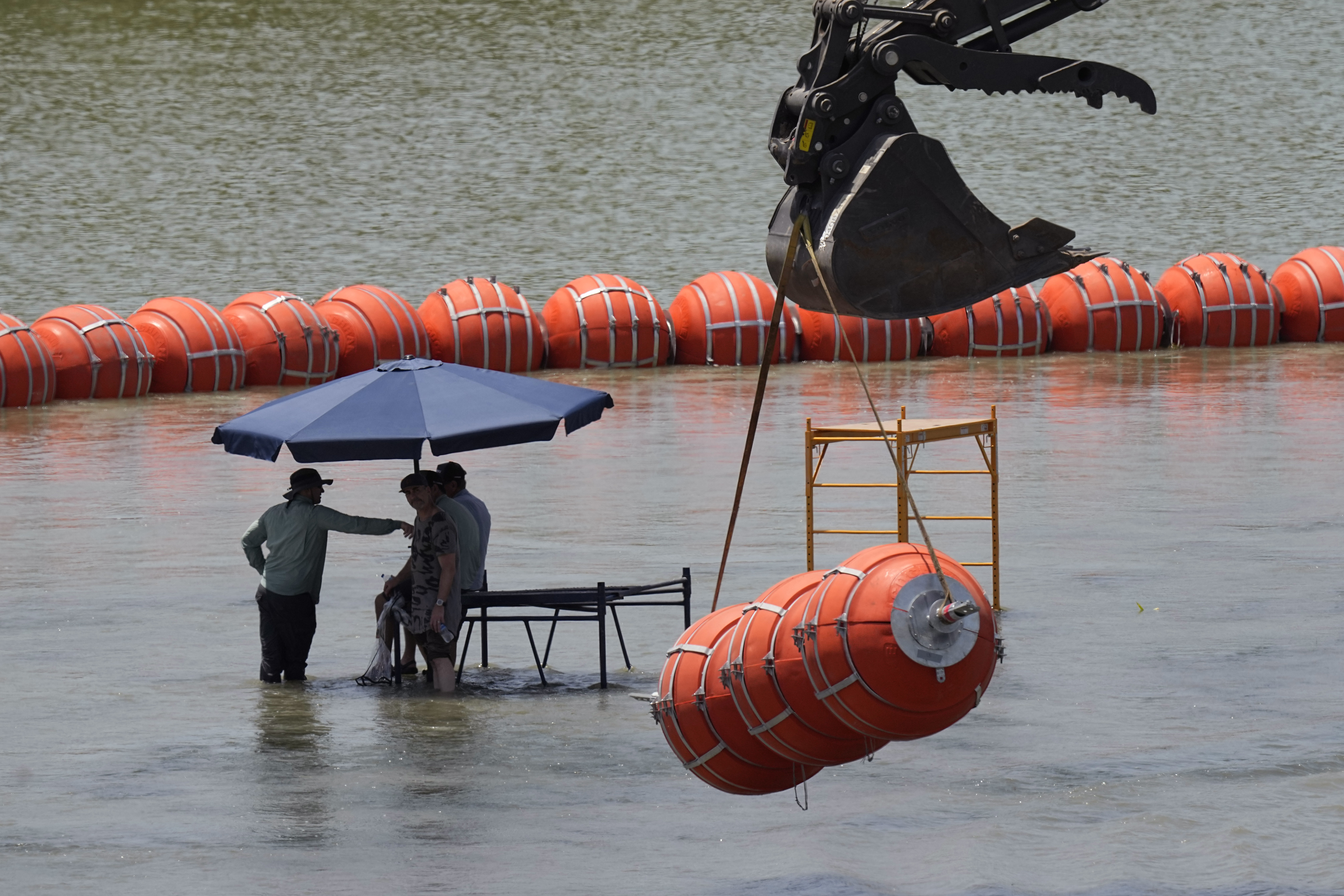 U.S. Sues Texas Governor Over Floating Barrier To Stop Migrants In Rio ...