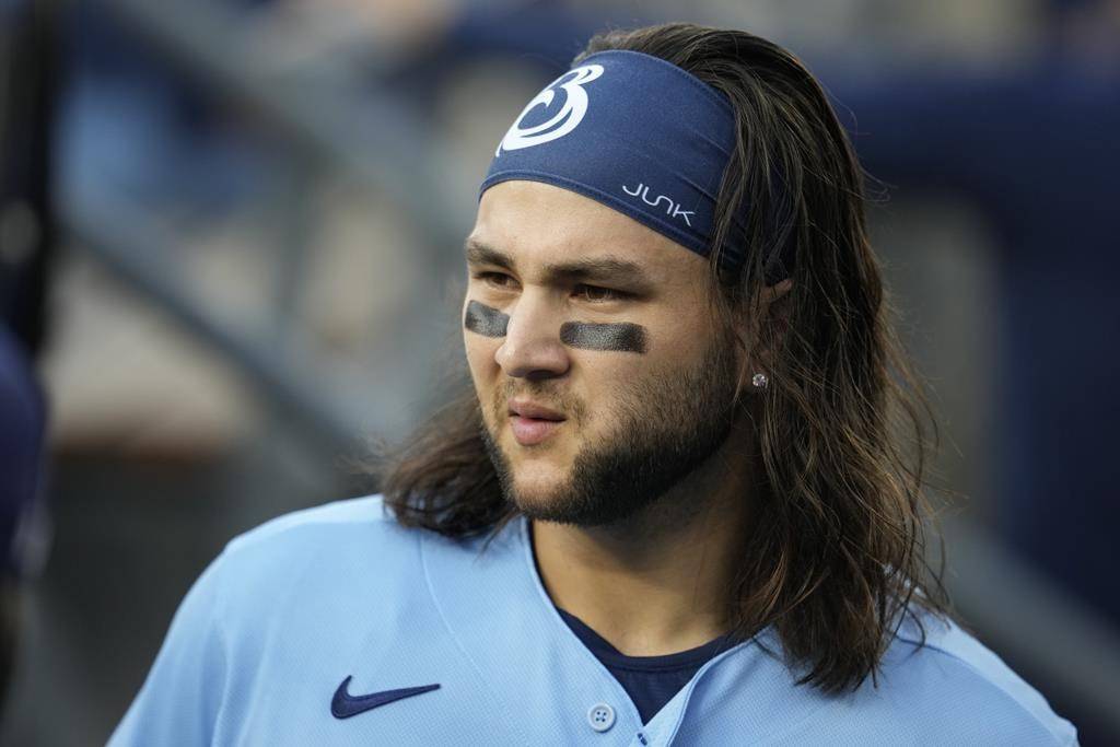 Bichette just day-to-day after hurting right knee - Vimarsana News