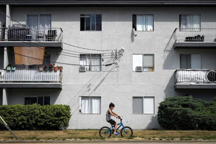With high heat incoming, fewer than 400 of B.C.’s free air conditioners have been installed