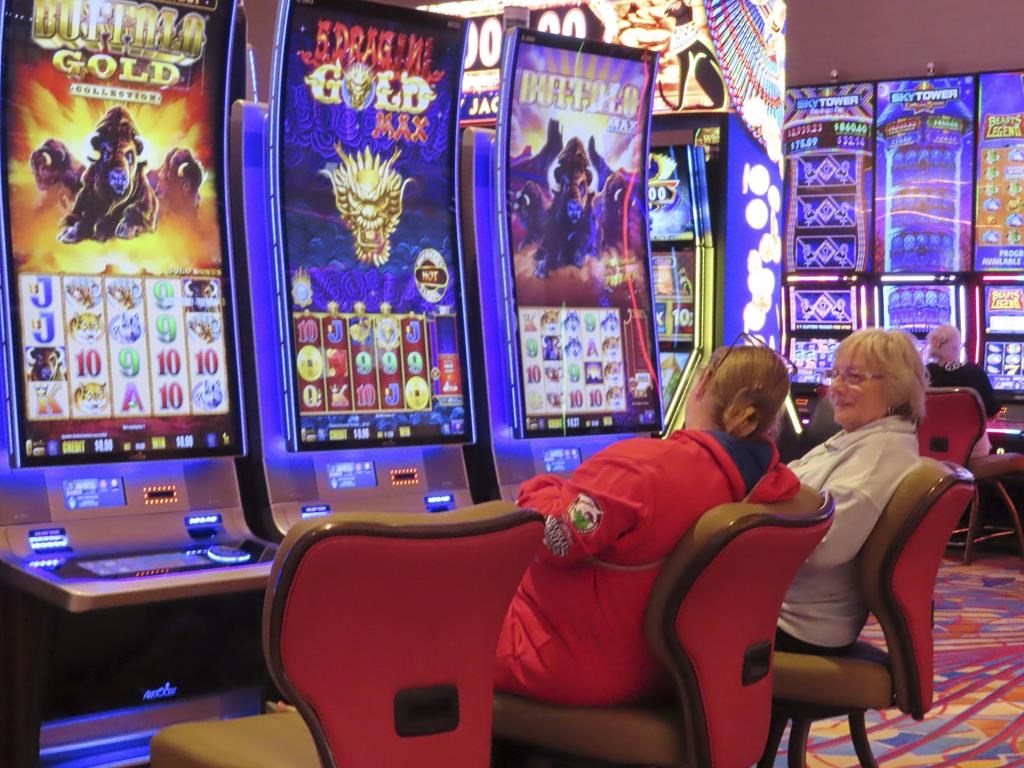 Casino workers in Winnipeg celebrate Christmas with new settlements