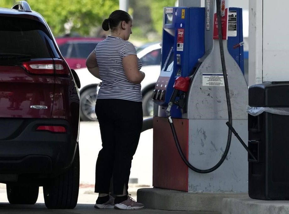 Gas prices surge to above $1.90 in Montreal, another ‘tough’ ride for drivers
