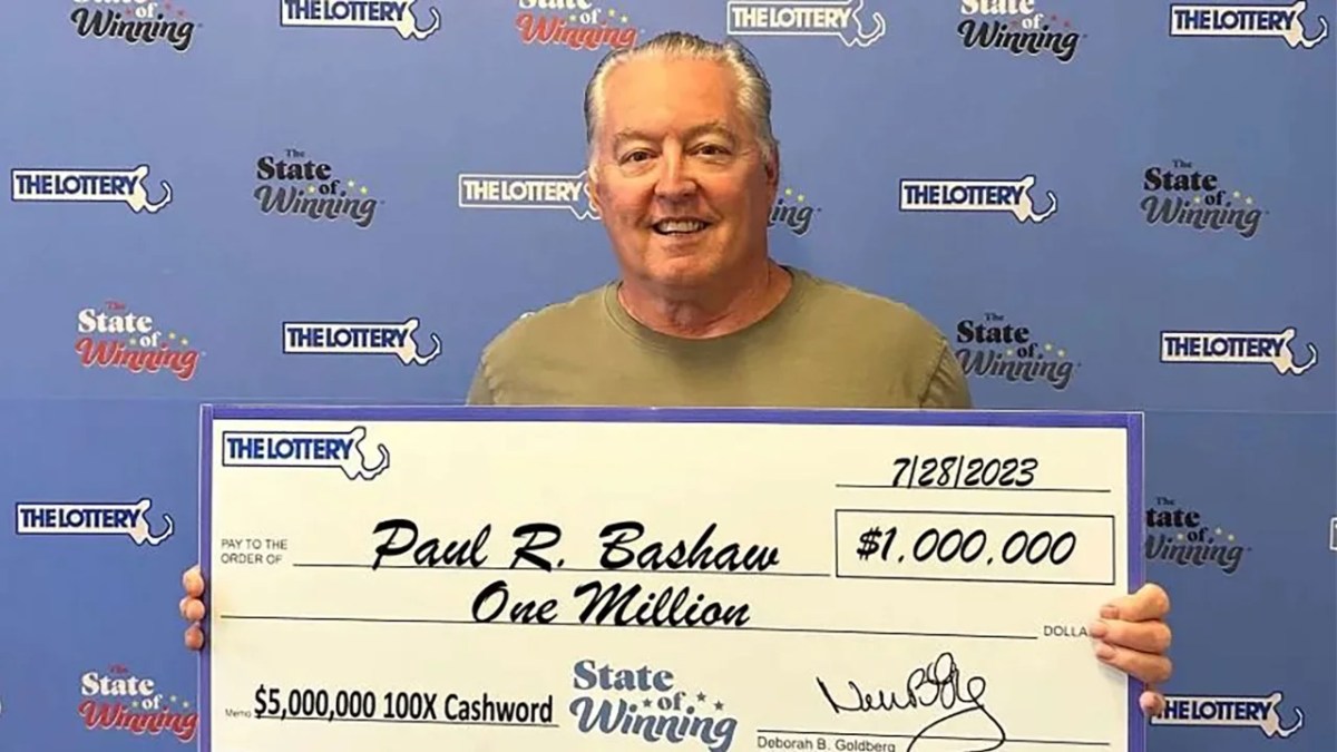 Photo of Paul Bashaw, 65, holding a cheque worth US$1 million after he bought a winning scratch-off lottery ticket 3 days after announcing his retirement.