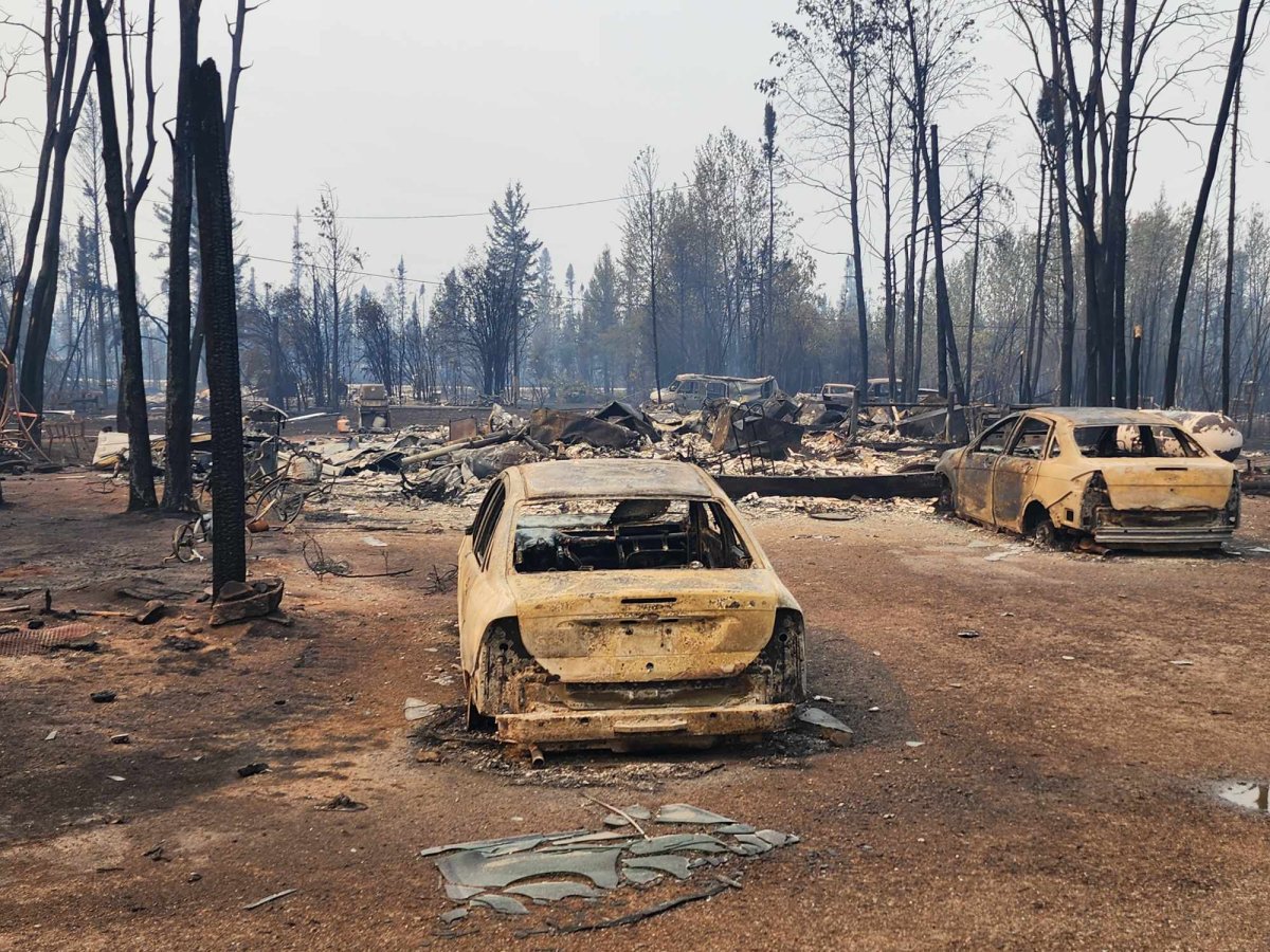 N.W.T. wildfires destroy town of Enterprise, threaten Yellowknife ...