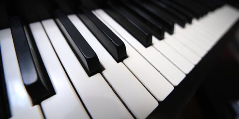Ongoing History Daily: How Synthesizers Cost Jobs in the Early 80s