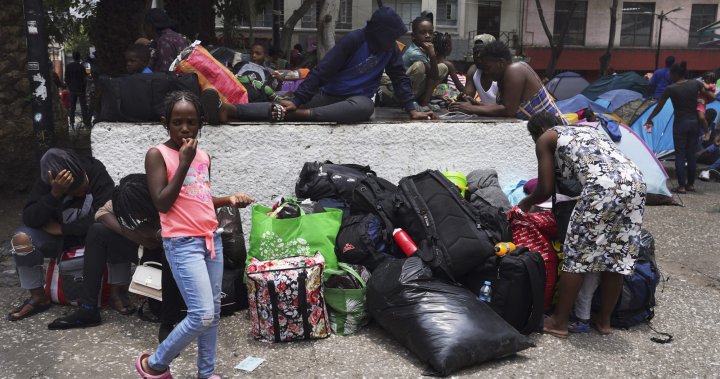 U.S. to keep deporting Haitians despite urging its own citizens to evacuate