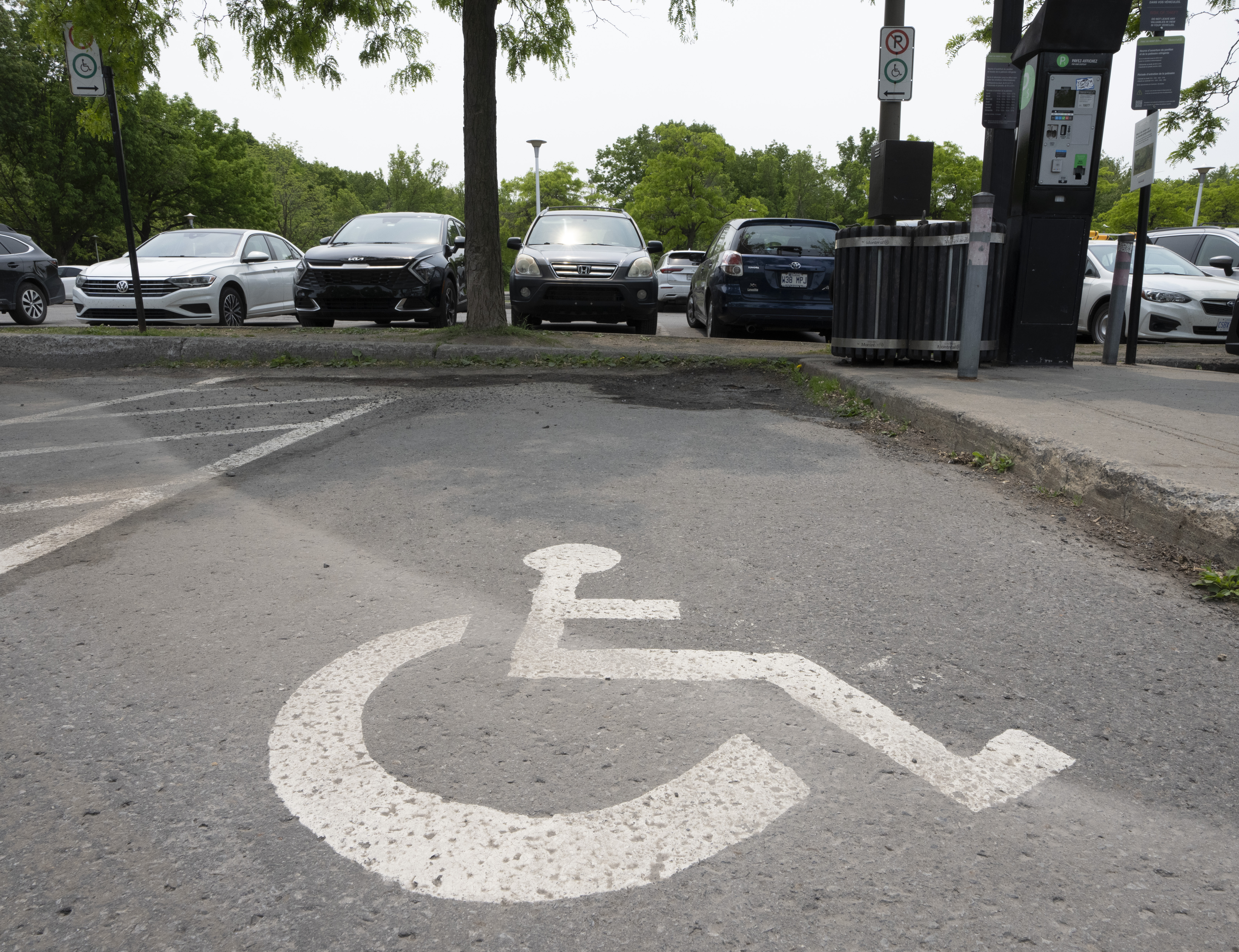 Quebecers living with disabilities voice concerns over new health reform