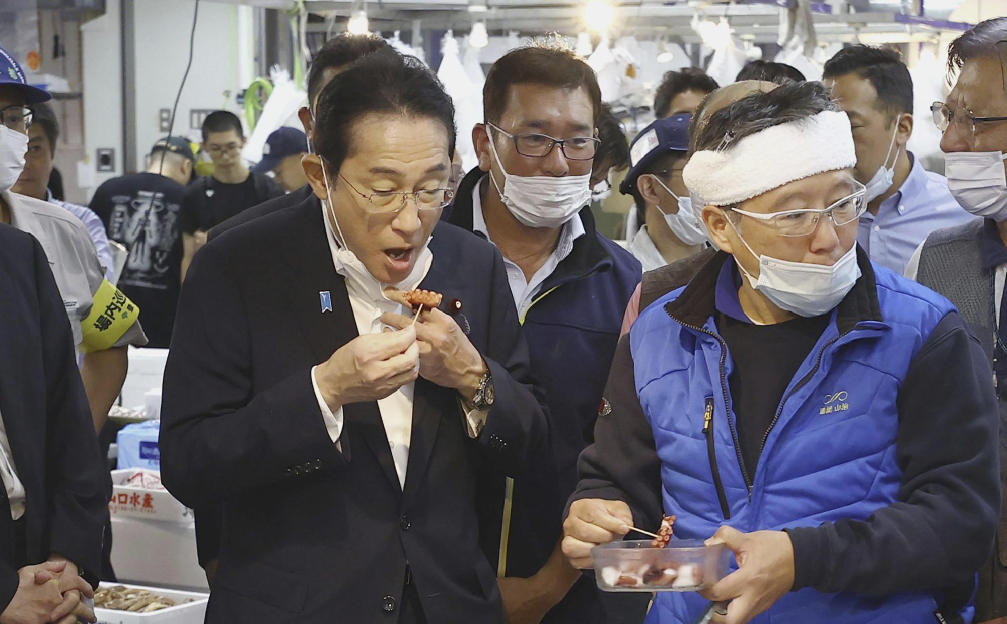 Japan’s PM vows to help fishing industry hurt by China’s seafood ban – National | 24CA News