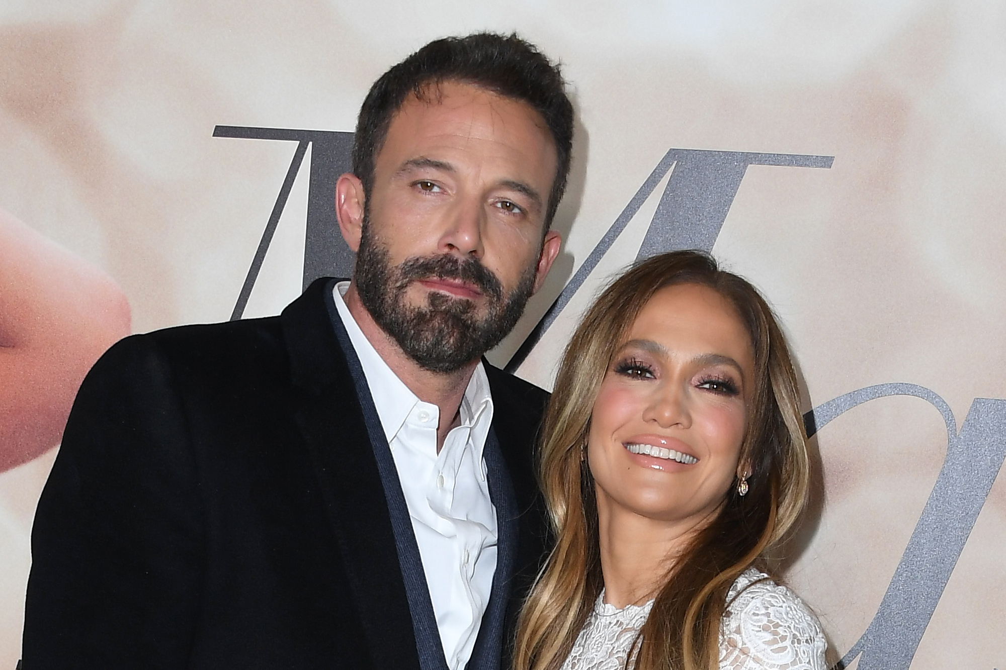 Jennifer Lopez & Ben Affleck Mark 1-Year Anniversary With Photos