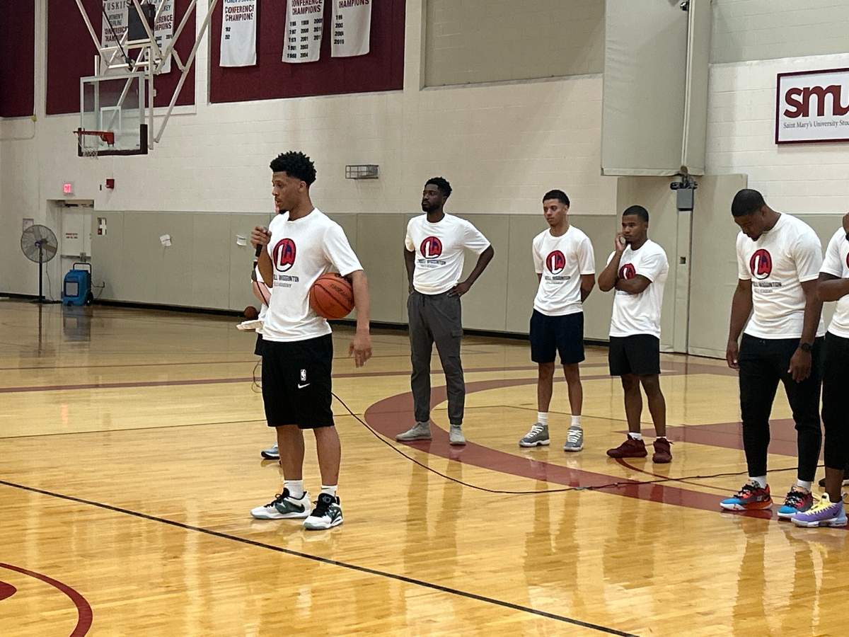 Wigginton speaks to the crowd of young participants before getting things underway.