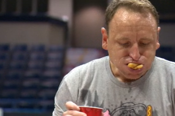 Joey Chestnut sets new doughnut-eating record at Queen City Ex