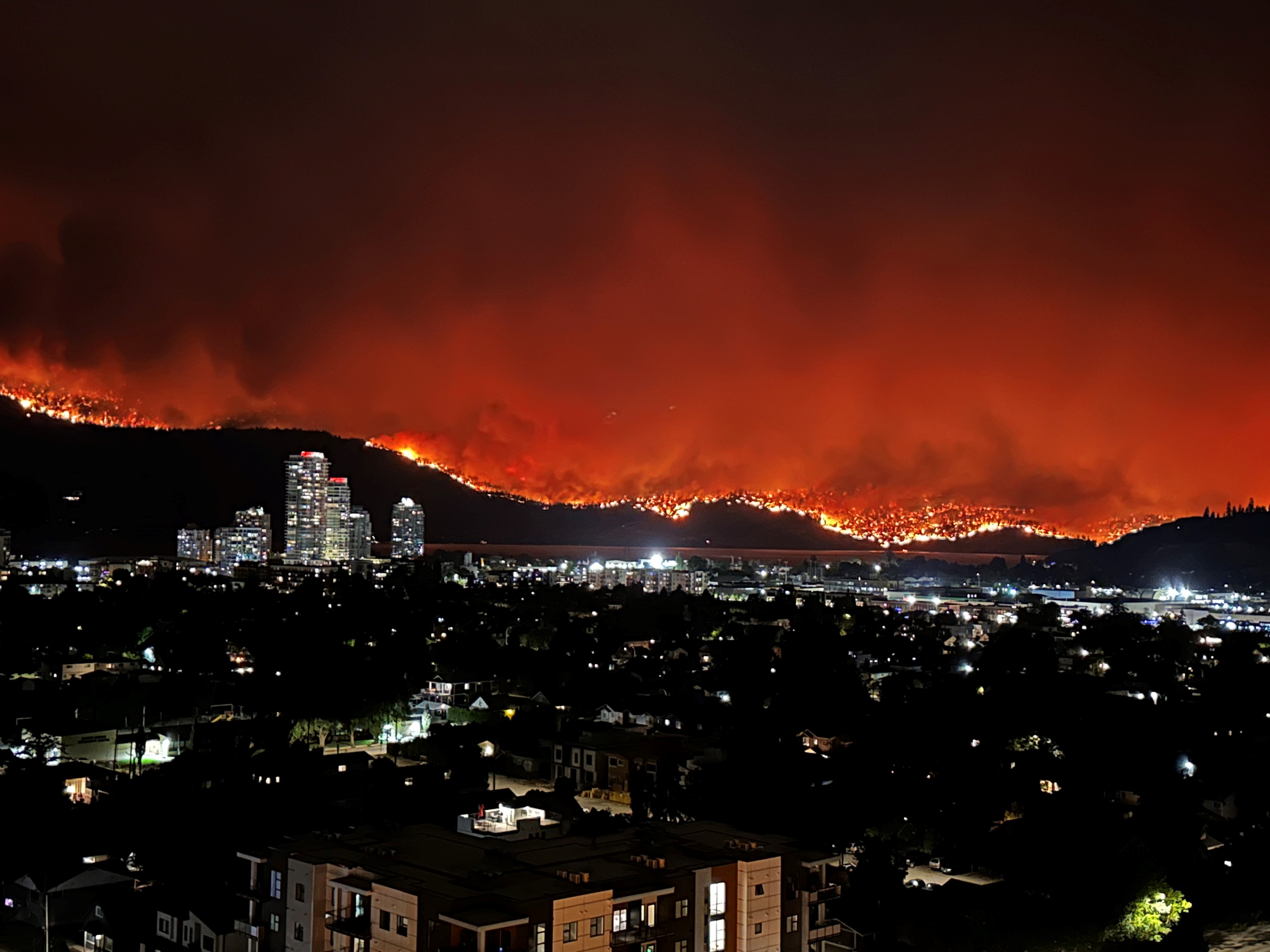 B C Wildfires 2 More West Kelowna Neighbourhoods Added To Growing   McDougall Creek Fire From Kelowna 