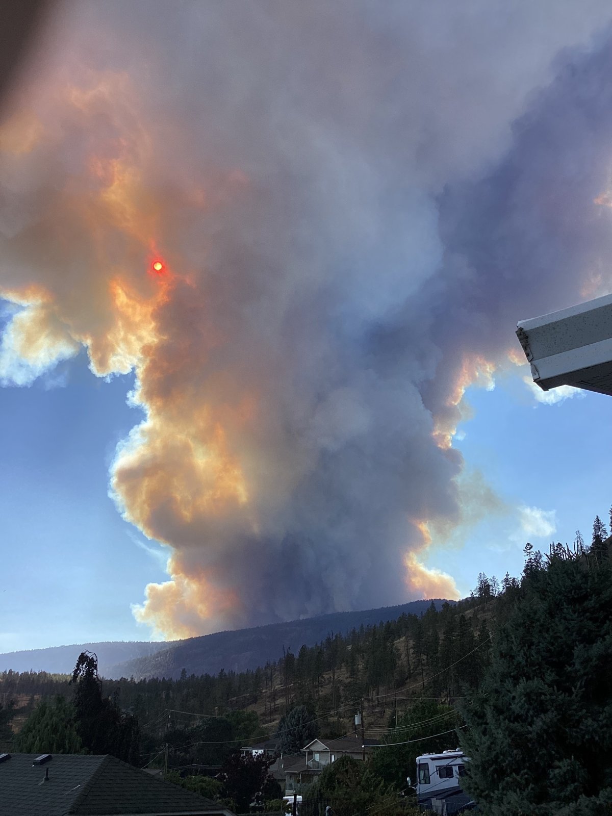 Viewer photos of the McDougall Creek wildfire near West Kelowna, B.C