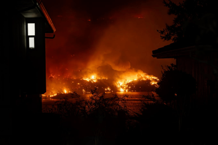 B.C. wildfire officials to provide update as more than 370 fires still burn