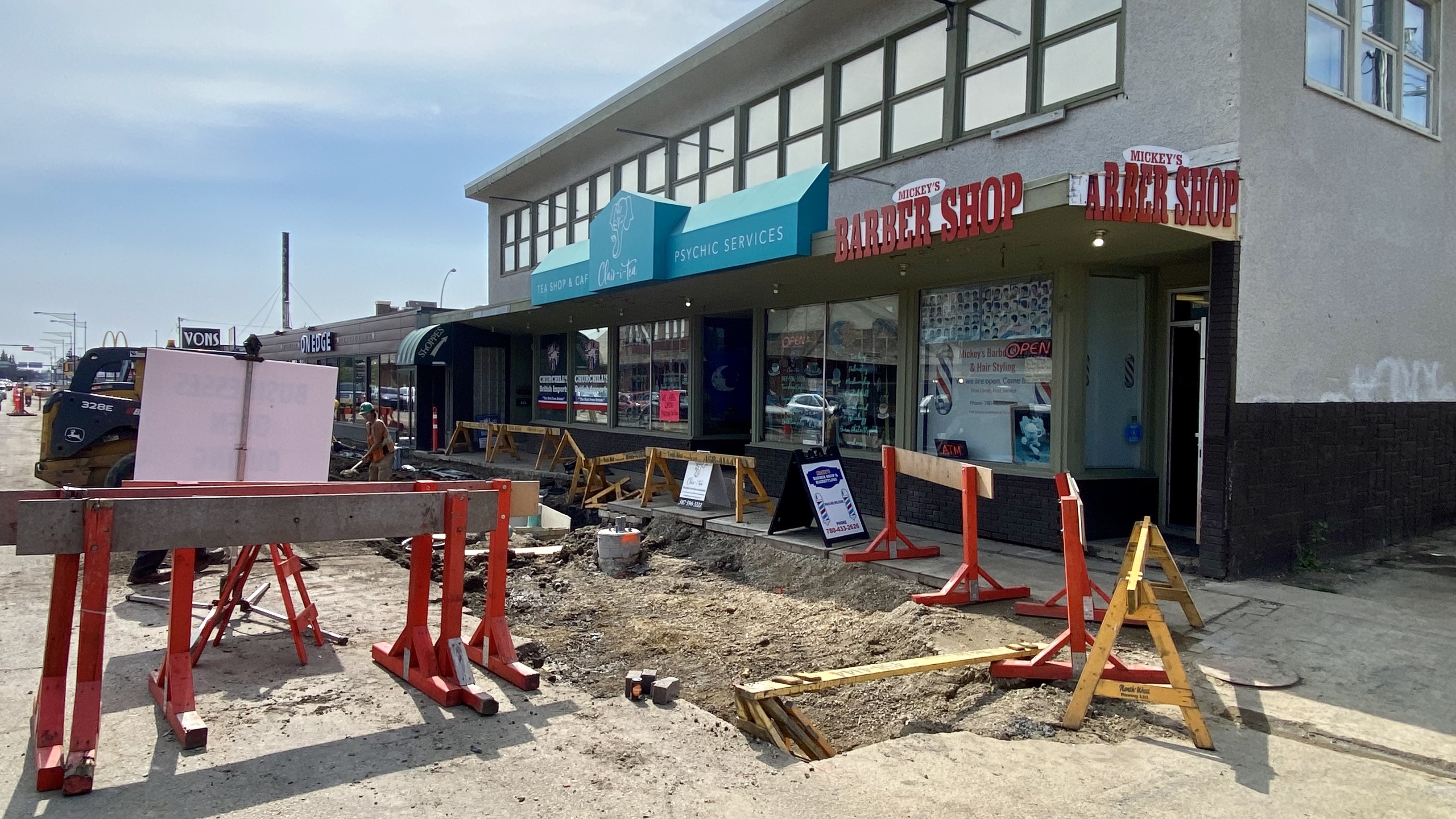 Small Edmonton businesses feel economic pressure as construction obstructs access – Edmonton | 24CA News