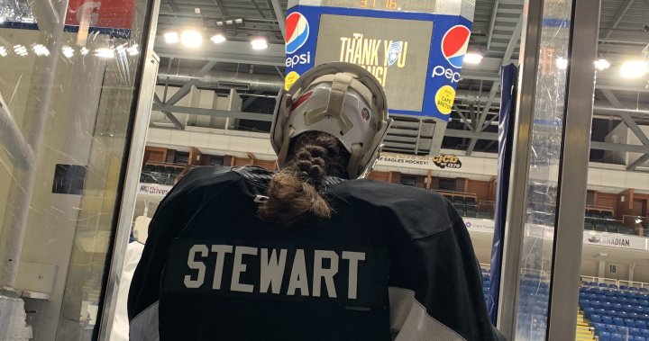 N.S. goaltender to make hockey history when she suits up for Cape Breton Eagles  | Globalnews.ca