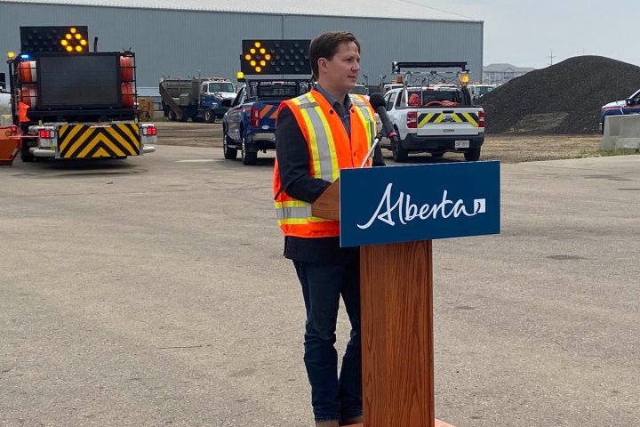 Alberta’s ‘move over’ traffic legislation expands to all roadside workers but not all lanes