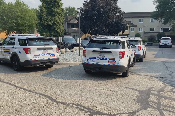 Mounties clearing Kelowna neighbourhood to deal with ‘barricaded person’