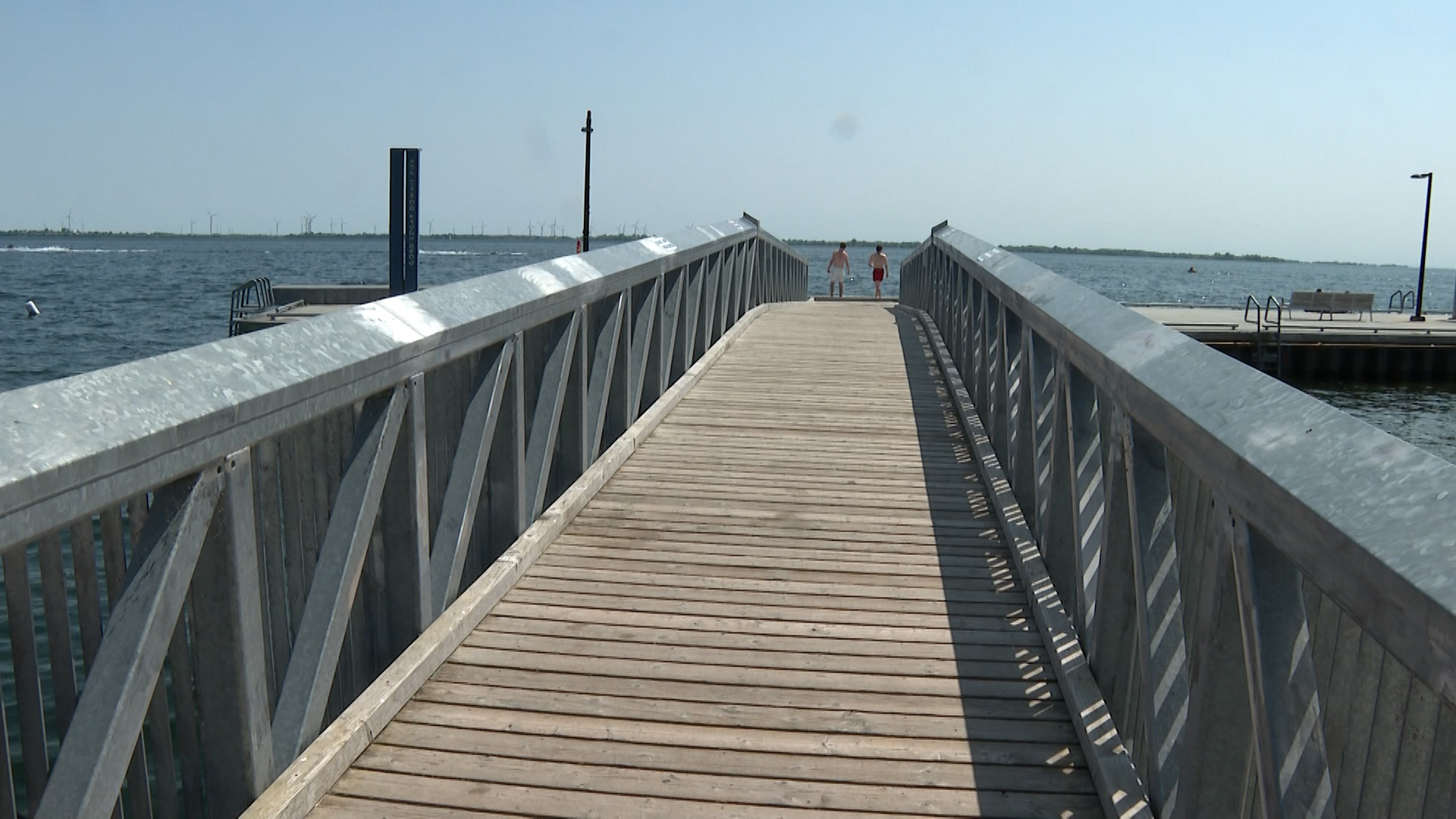 Man struggling in water saved by bystanders off Kingston’s Gord Downie Pier – Kingston | 24CA News