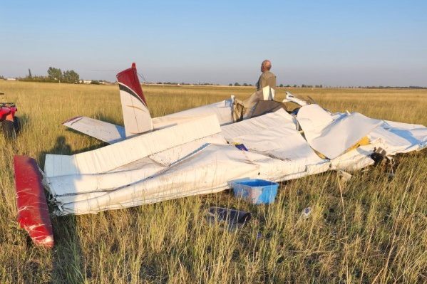 A privately registered small aircraft crashed in Claresholm, Alta., on Monday.