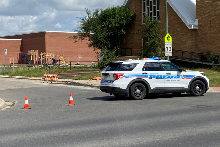 Regina police send out public advisory as officers investigate suspicious item near school