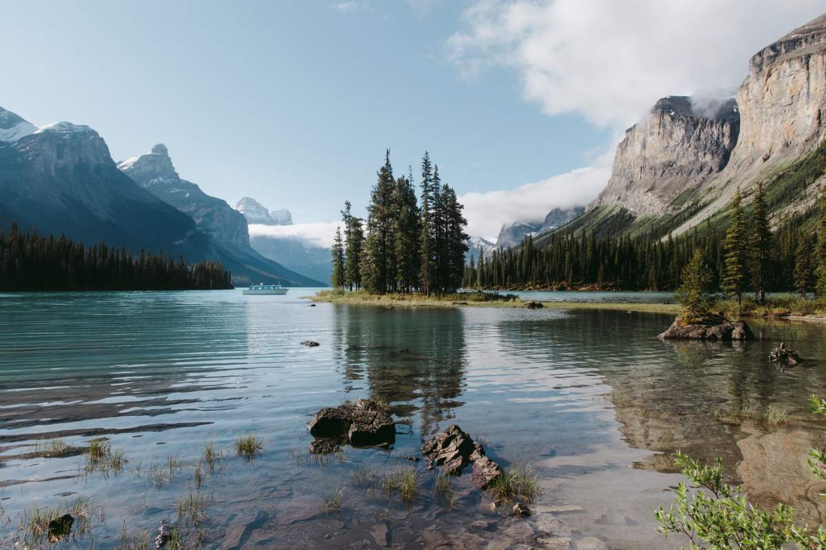 Spirit Island Maligne Lake Boat Cruise at Jasper National Park.