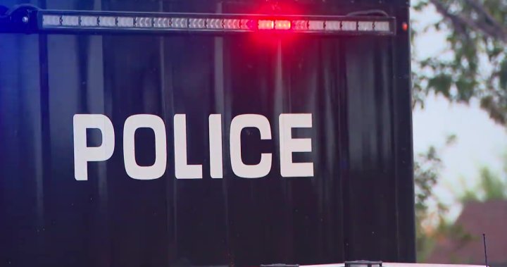 Жена загина, след като беше прегазена, докато лежеше на пътя в централен Едмънтън: полиция