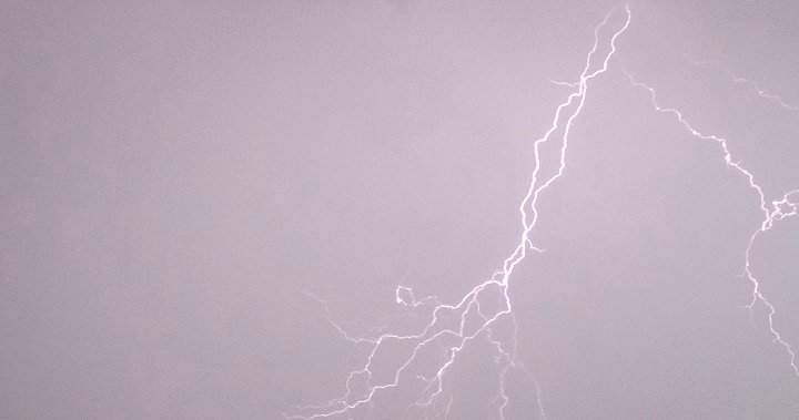 2 women hospitalized after lightning strike during Quebec thunderstorm