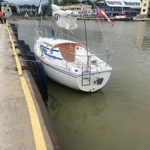 Sailboat abandoned after items unloaded into rental van, Ontario police seek answers