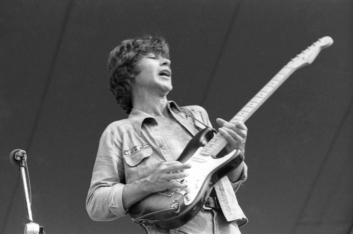 CALIFORNIA – JUNE 1976: Guitarist Robbie Robertson of the rock group ‘The Band’ plays his Fender Stratocaster electric guitar as he performs outside onstage in June 1976.