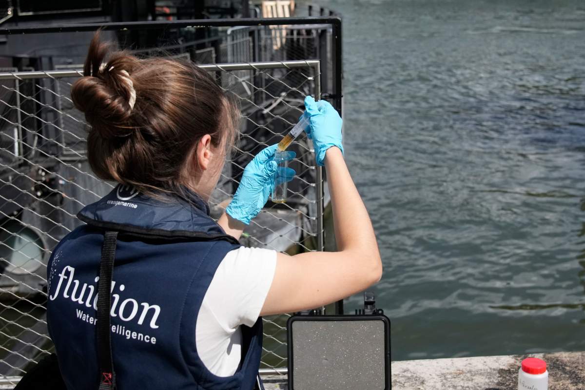 Woman testing Seine water