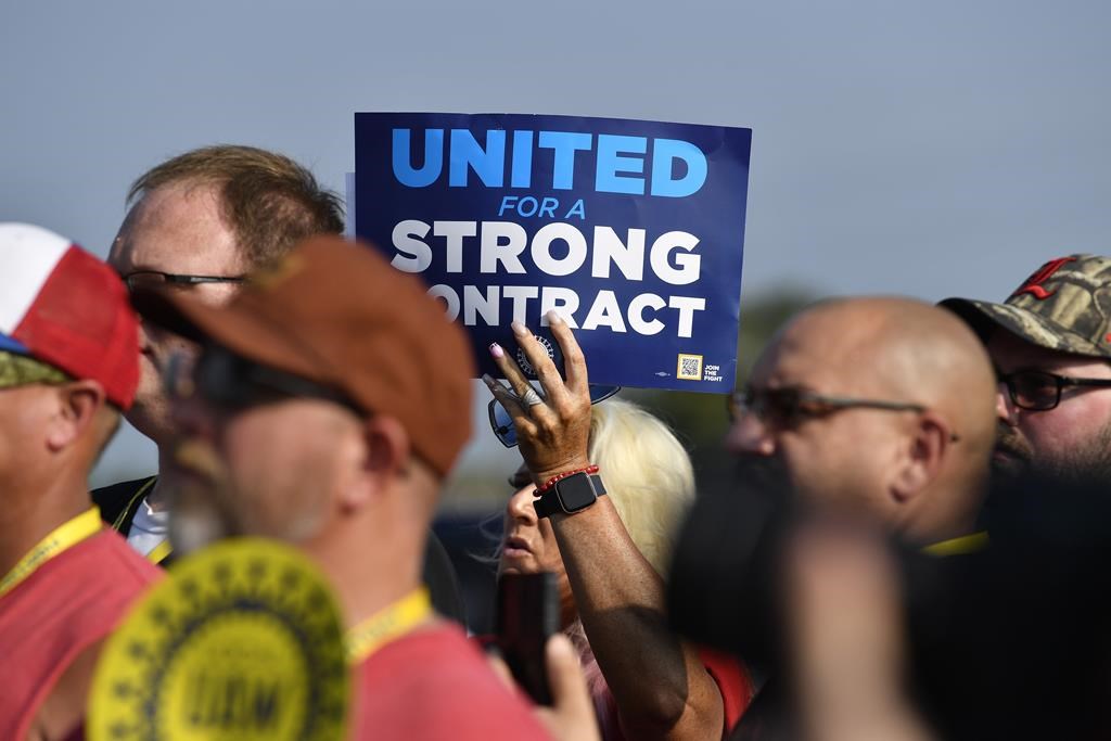 UAW justifies wage demands with CEO pay raises. So how high were they? – National | 24CA News